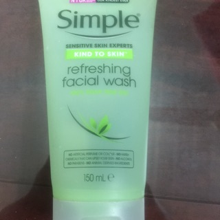Sữa rửa mặt Simple