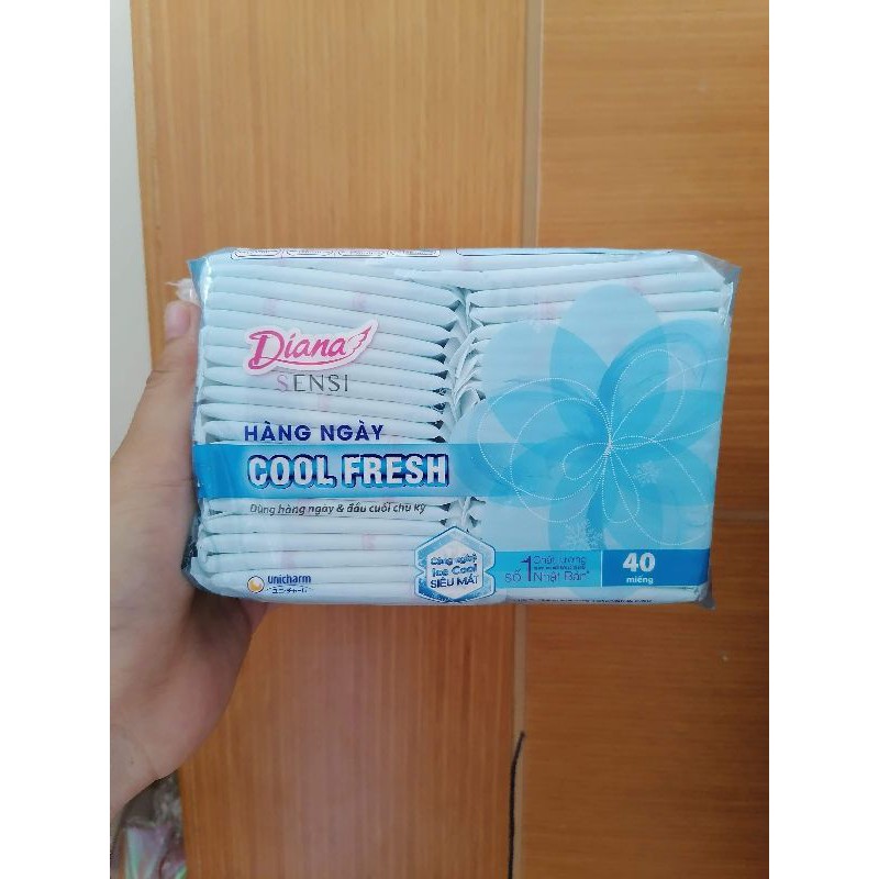 Băng vệ sinh hàng ngày Diana Sensi Cool 40 miếng