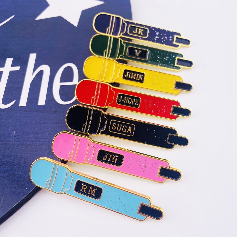 Ghim Cài Áo Hình Micro Của BTS