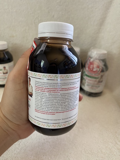 Dầu gội thảo dược lá cây hiệu bà già 300ml.
