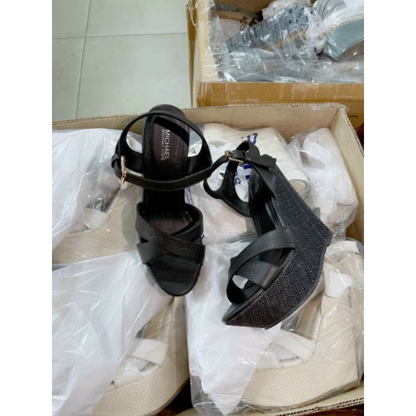 Sandal đế xuồng MK