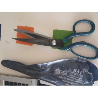 Kéo cắt vải+ chân vịt+kim+ suốt