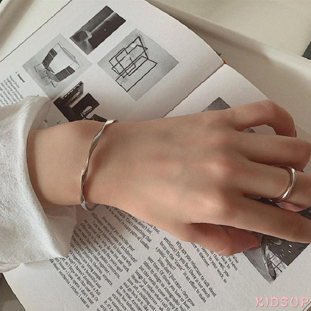 Vòng đeo tay dạng mở kết cấu hình tròn màu sắc đơn giản cho nữ