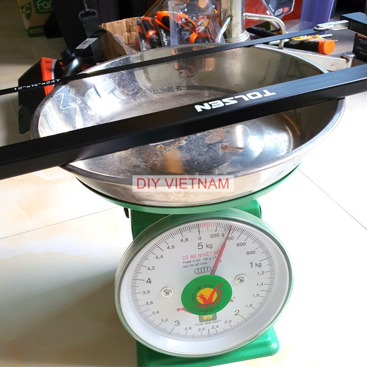 Cưa sắt cầm tay cao cấp hãng Tolsen kích thước 300mm, được tặng kèm 1 lưỡi thay thế - Khung cưa sắt