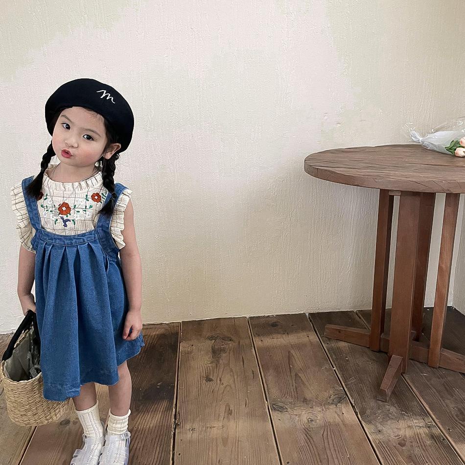Bộ Áo Cotton Lanh Thêu Họa Tiết + Váy Yếm Denim Thời Trang Xinh Xắn Cho Bé Gái