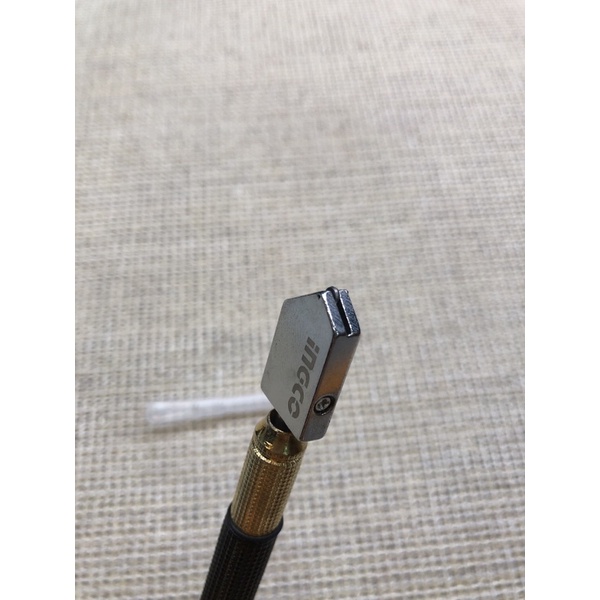 Dao cắt kiếng tra dầu tự động INGCO HGCT03