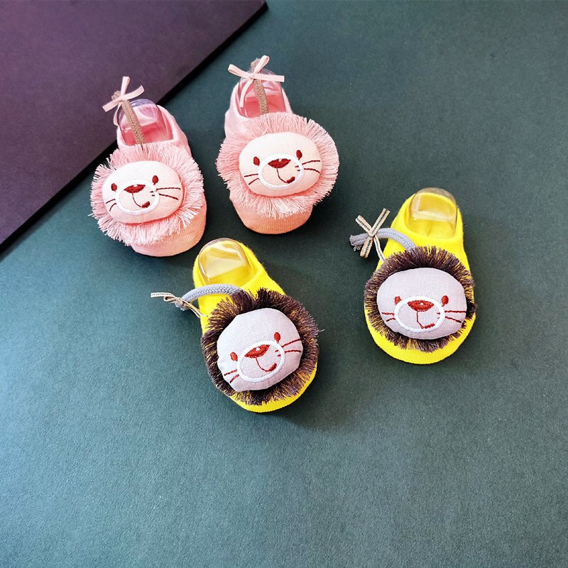 Vớ cotton đế thấp mềm mại chống trượt trang trí chữ và búp bê hoạt hình dễ thương dành cho trẻ em