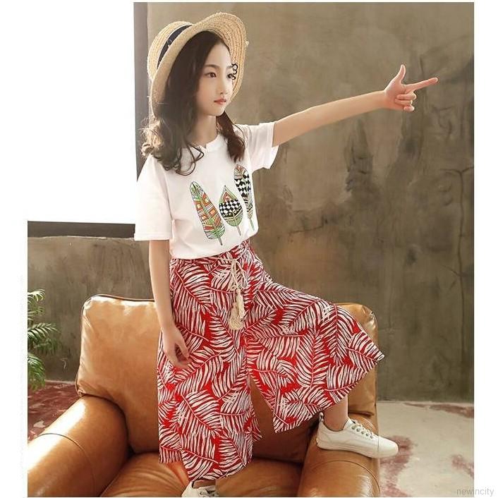 Bộ đồ gồm áo thun tay ngắn + quần rộng cho bé gái mặc mùa hè