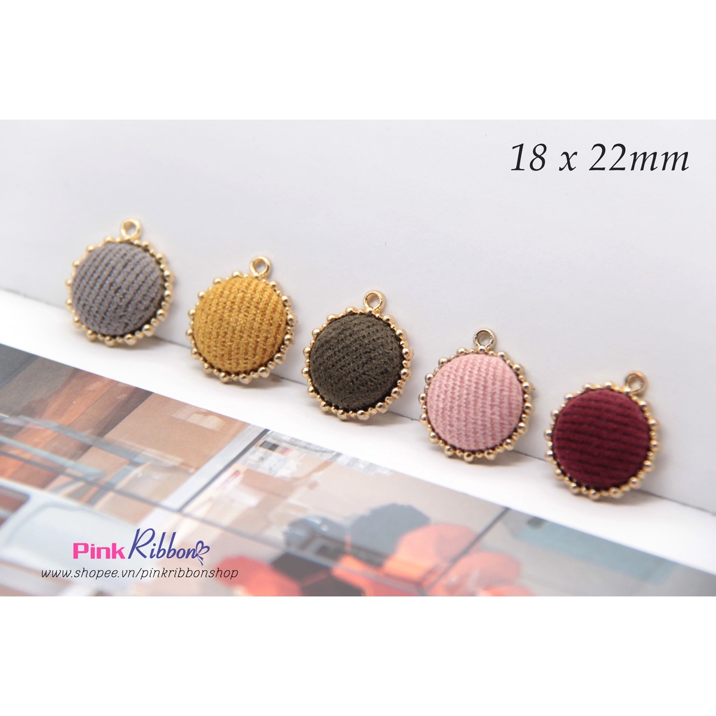 [Set 2 hạt] Hạt bẹt bọc nhung đế kim loại, có tai treo, đường kính hạt 18mm