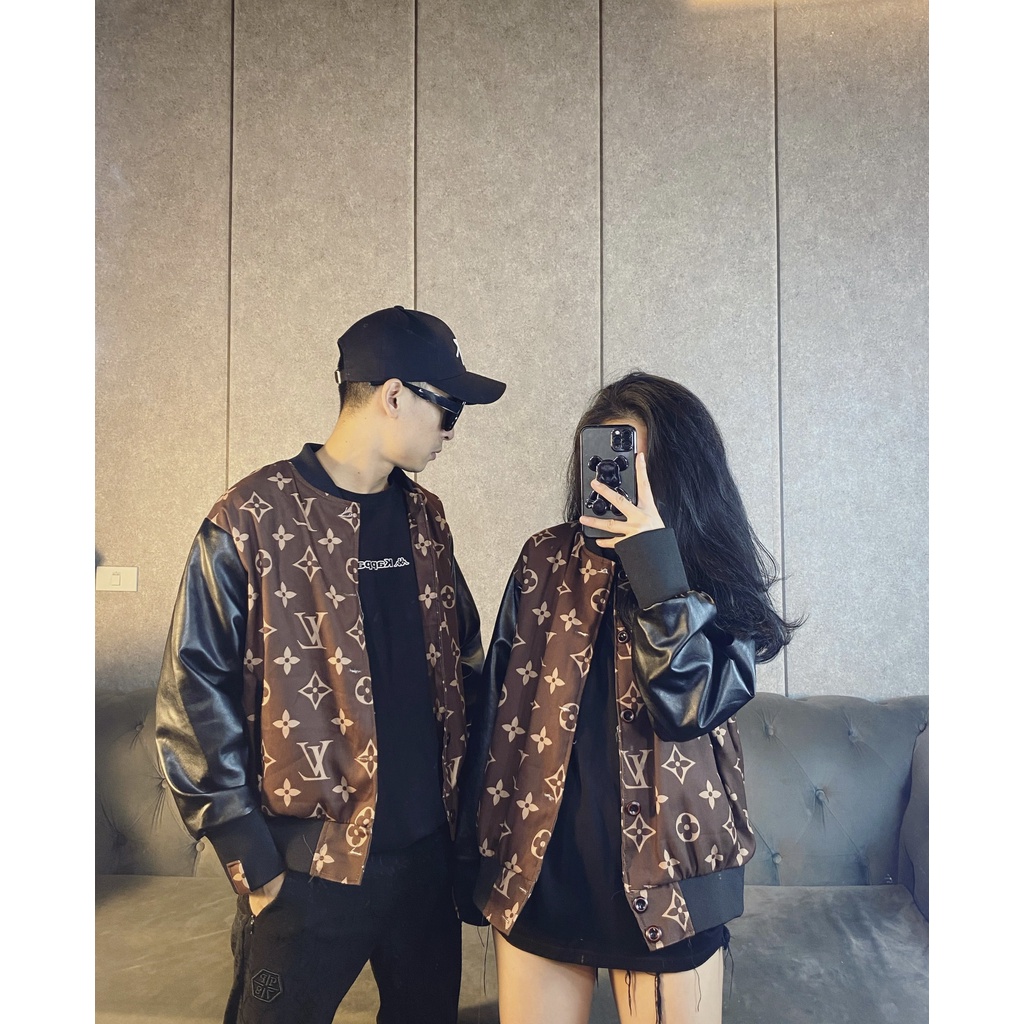 Áo Khoác Bomber LV Kaki Nỉ Mềm Phối Tay Da Unisex