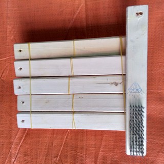 Bàn chải sắt, cọ sắt cán gỗ Kim Lan