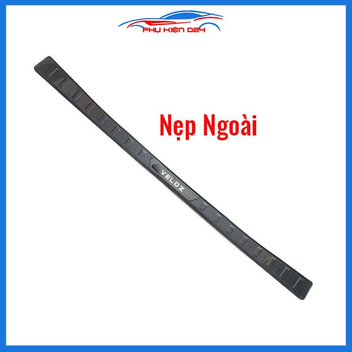 Ốp chống trầy cốp Veloz 2022-2023 vân cacbon sáng bóng chống trầy bảo vệ xe