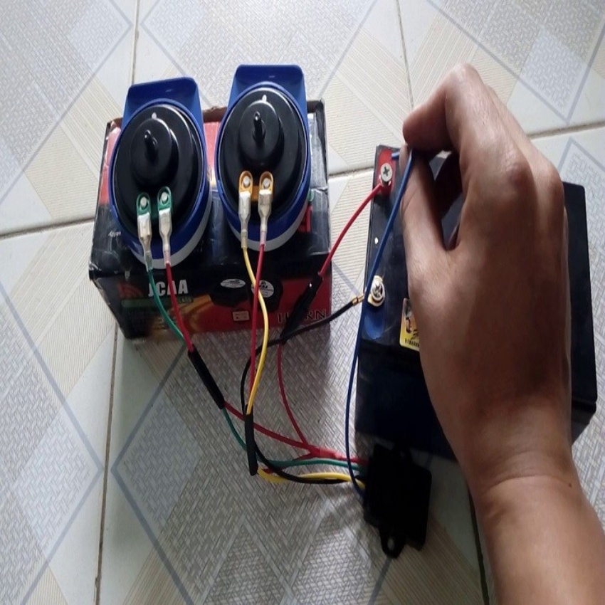 Còi ngân 8 tiếng JACC chạy điện bình 12V tặng kèm công tắc