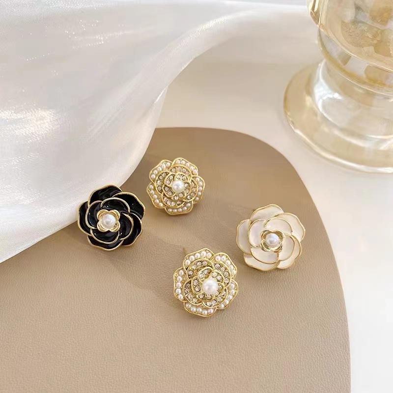 Bông Tai Hình Hoa Trà Đính Ngọc Trai Thời Trang Hàn Quốc