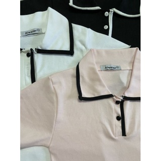 Áo croptop cổ bẻ phối viền nút