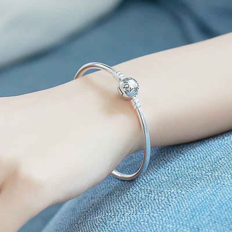 Vòng tay Pan Ale cứng khoá trơn bạc s925 cao cấp