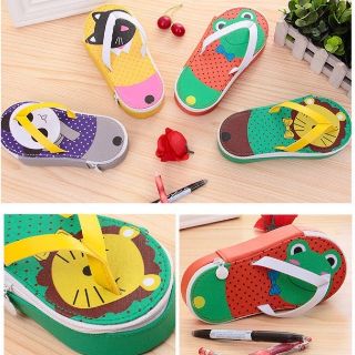 Hộp bút hình chiếc dép