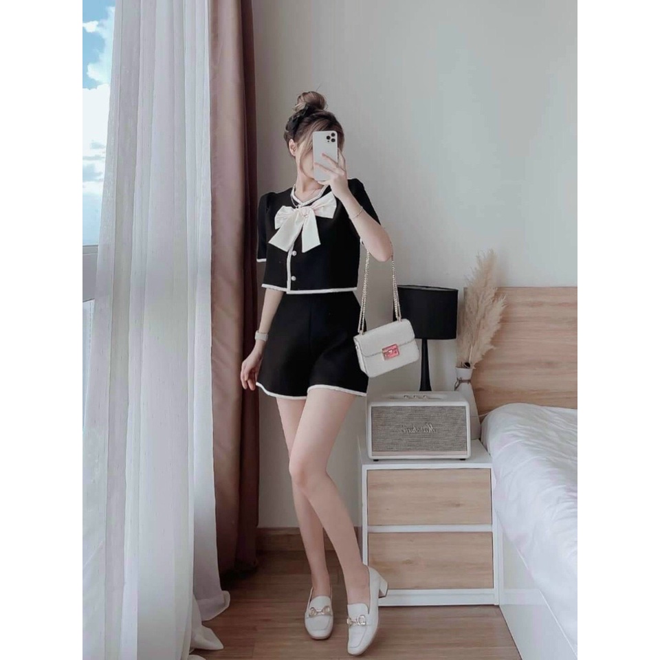 Set áo nơ ngực phối viền và quần ngắn xinh xắn