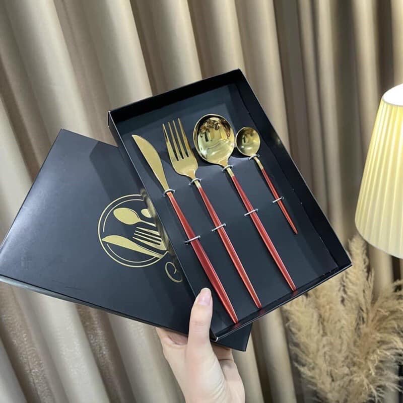 BỘ THÌA, DAO, DĨA MẠ VÀNG NHIỀU MÀU SANG CHẢNH