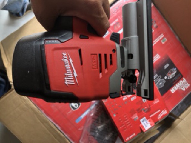 Cưa lọng milwaukee 12v