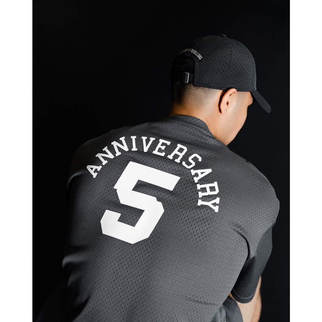 [ GYMEN ] Áo Phông Áo Thun Thể Thao Nam Phong Cách Taiwan Streetwear In Phối Lưới Thông Thoáng Form Rộng Cổ Tròn Thun Lạnh Tập Ngắn Tay Vải Thoáng Nhanh Khô Cao Cấp Chạy Bộ Chuyên Thể Dục Bóng Rổ