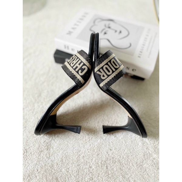 GUỐC NỮ QUAI DIOR THÊU CHỮ GÓT 7CM