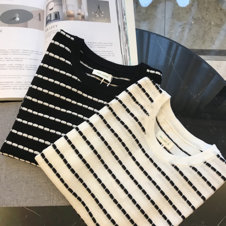 Áo dệt tăm cổ tròn, 2 màu TRẮNG và ĐEN. Đủ size từ 48 - 55kg