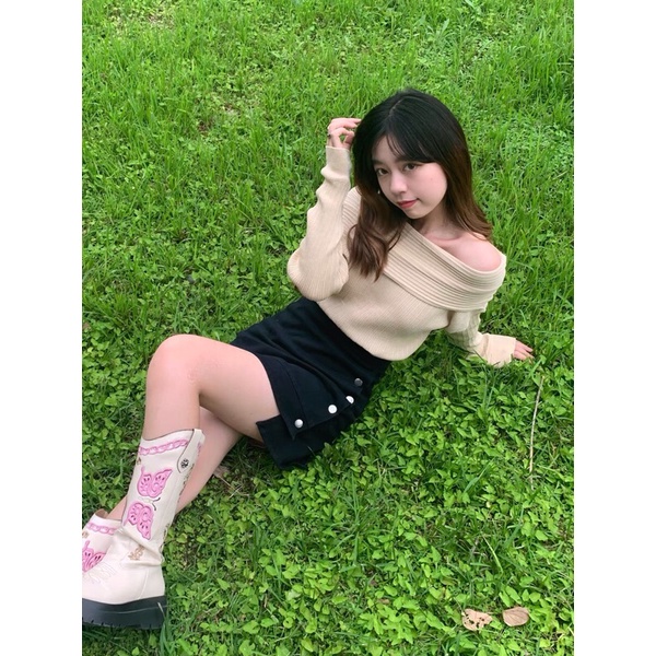 Áo len dập li trễ vai nữ tính và thanh lịch