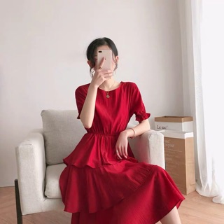 Váy đỏ xoè tầng bo eo