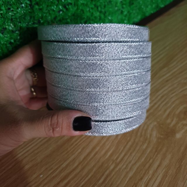 Cuộn uy băng kim tuyến màu vàng, màu bạc 1cm