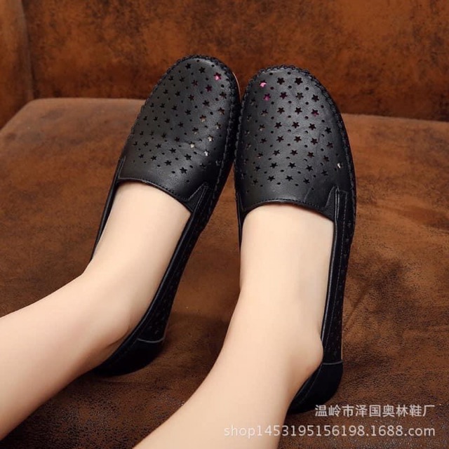 Giày đục lỗ thoáng khí | BigBuy360 - bigbuy360.vn