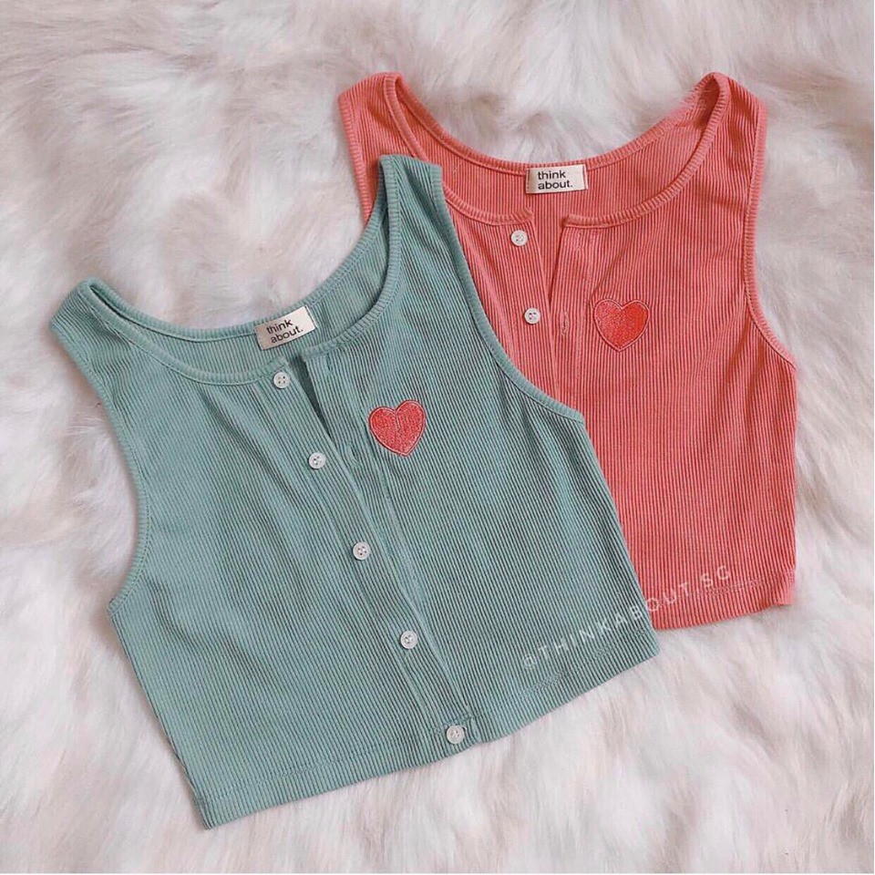 Áo croptop cài nút không tay thêu tim phong cách xứ sở Kim Chi