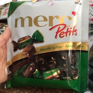 (Thanh lý)Kẹo Socola Merci Petits almond cream ( xanh) 125g-date 1.6.2019
