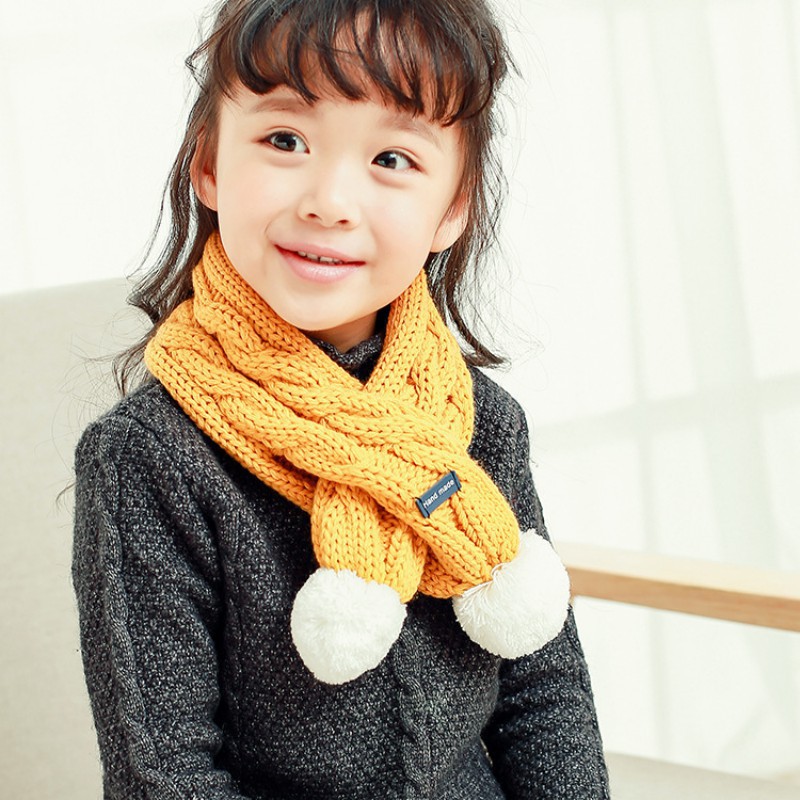 Khăn quàng cổ đan giữ ấm cho bé