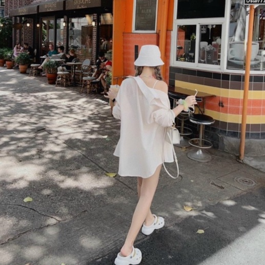 Set ba món áo hai dây chân ren kèm quần áo khoác sơ mi ngắn tay cực dễ thương năng động cho nàng đi chơi dạo biển