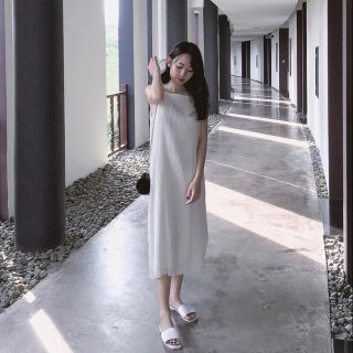 Maxi yếm trắng dập li