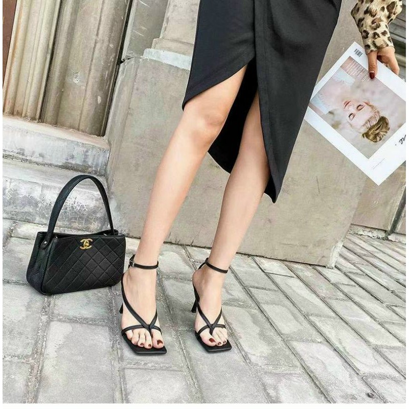 Sandal xỏ ngón 2 màu đen trắng