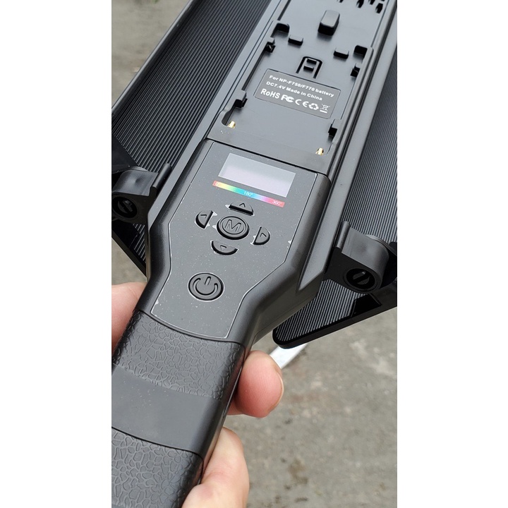 Đèn rgb R1000 studio chụp ảnh cầm tay hắt sáng chuyên nghiệp tiện lợi dùng ngoài trời nhiều hiệu ứng độc đáo