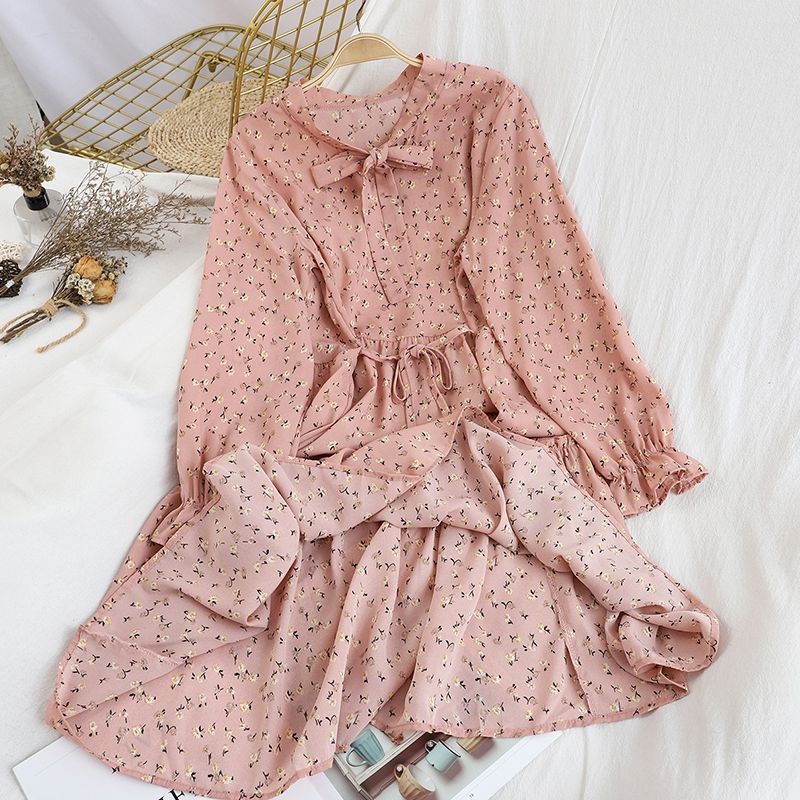 Đầm xếp ly và váy hoa nhí vintage | BigBuy360 - bigbuy360.vn