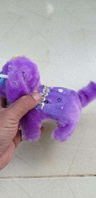 Chú chó thời trang bằng vải và nhựa có nhạc và đèn Led tặng kèm pin