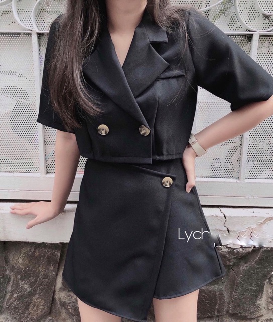 SET SOMI CROPTOP NÚT KÈM QUẦN VÁY ĐEN