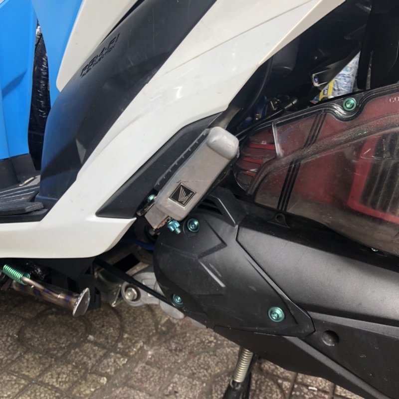 Gác chân sau cánh chim Honda / cục xếp gác chân sau