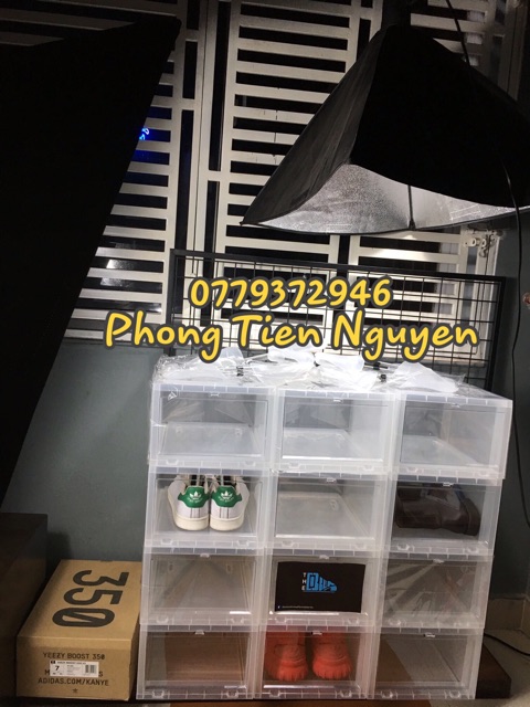 Hộp đựng giày - sneaker box .