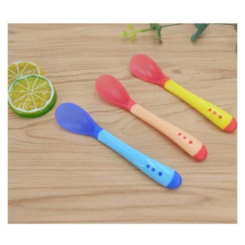 Thìa ăn dặm báo nóng cảm ứng nhiệt độ an toàn cho bé