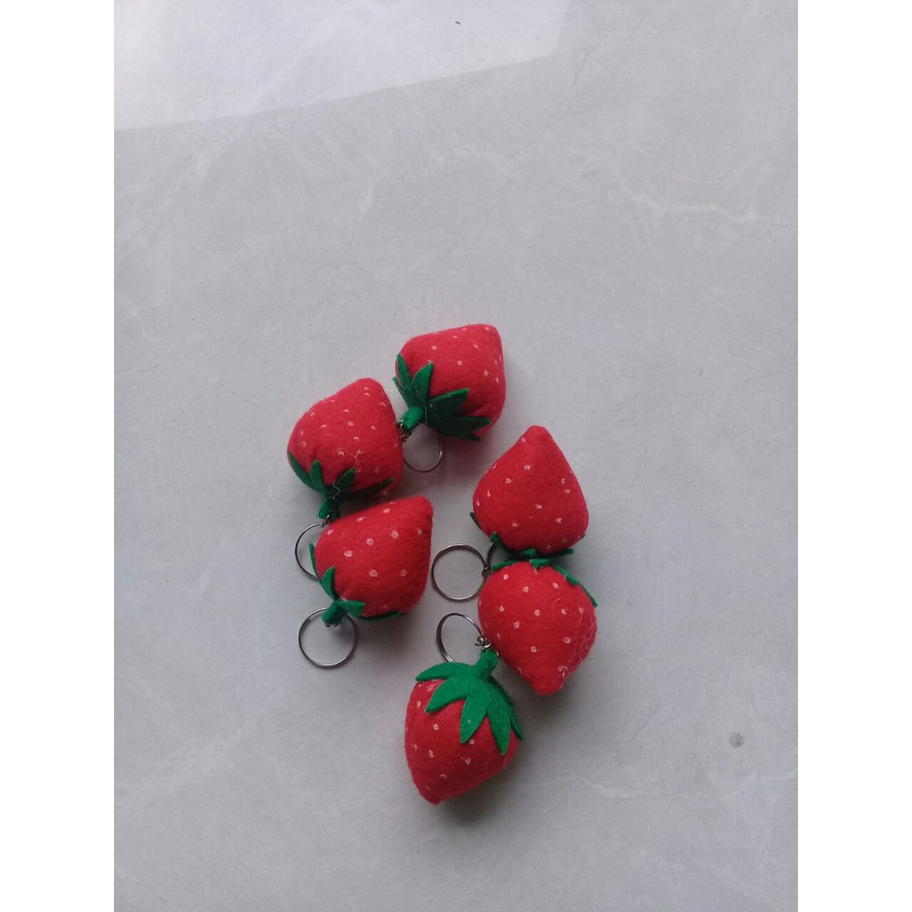 MÓC KHÓA QUẢ DÂU HANDMADE