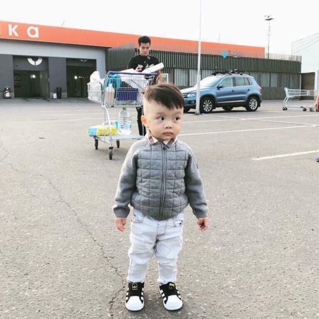 Thanh lý áo khoác len Zẩ cho bé size 9m