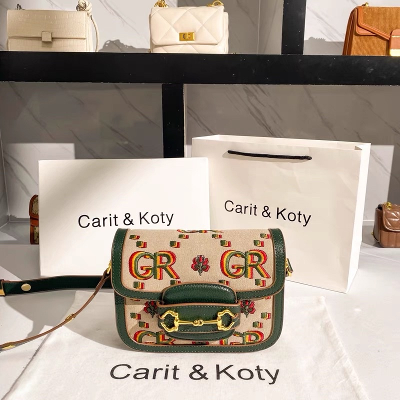 Túi xách đeo chéo hoạ tiết GR chính hãng nhà Carit & Koty