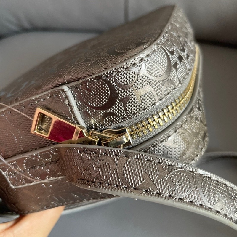 Túi da chéo vai GUESS nữ siêu sang