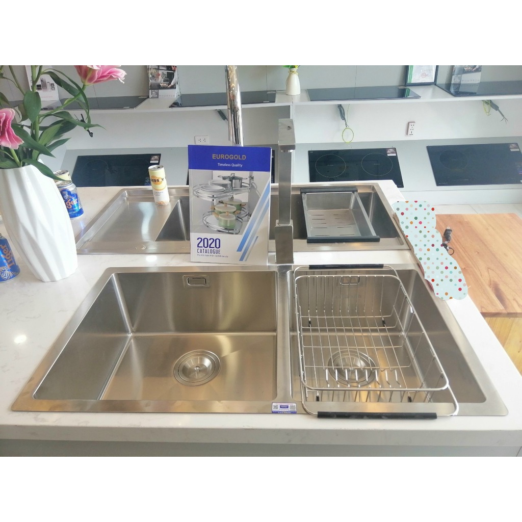 Bồn Rửa Chén EuroGold EUS68144 Chậu Rửa Bát Âm Toàn Phần Đúc Inox Nguyên Khối CÓ THỢ LẮP ĐẶT