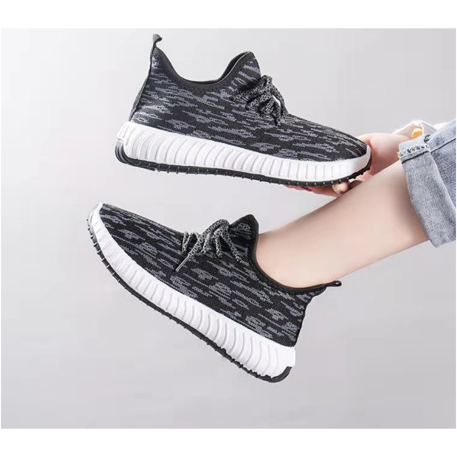 Giày thể thao vải siêu êm 2 màu đỏ đen | BigBuy360 - bigbuy360.vn